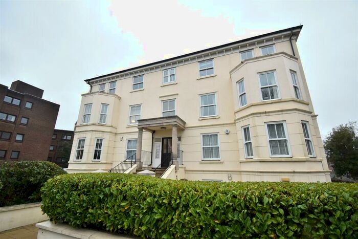 2 Bedroom Flat To Rent In Avenue Elmers, Surbiton, KT6