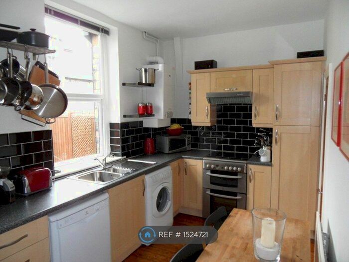 3 Bedroom Terraced House To Rent In Oakroyd Mount, Leeds, LS28