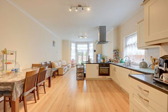 2 Bedroom Flat For Sale In Culverley Road, Catford, London, SE6