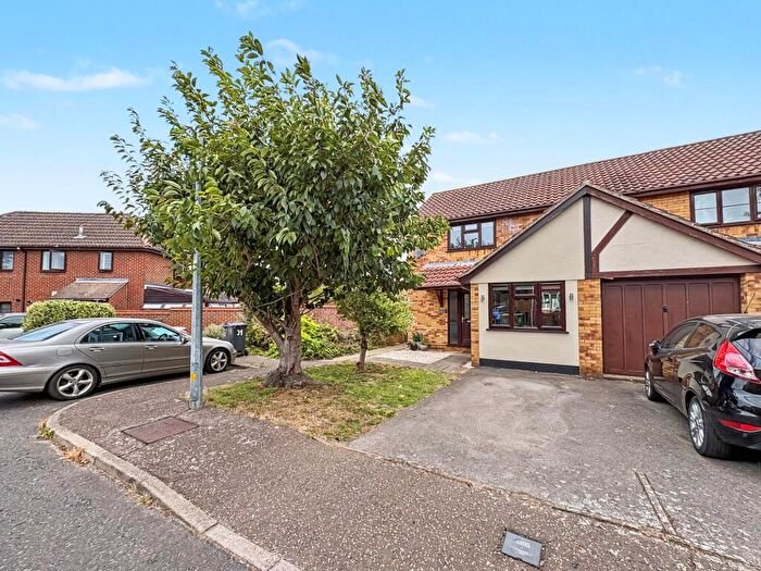 2 Bedroom Semi Detached House For Sale In Ashfield, Rayleigh, SS6