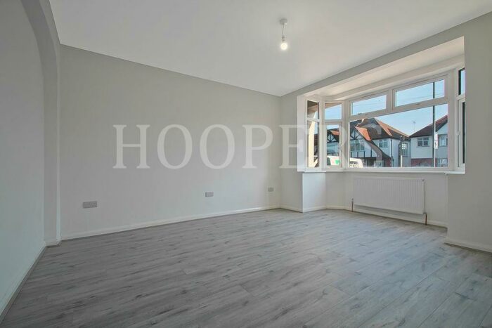 3 Bedroom Apartment To Rent In Tanfield Avenue, London, NW2