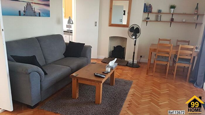 2 Bedroom Flat For Sale In Mansfield Court, Nottingham, NG5