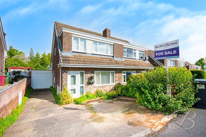 3 Bedroom Semi-Detached House For Sale In Brockley Avenue, Shuttlewood, Chesterfield, S44
