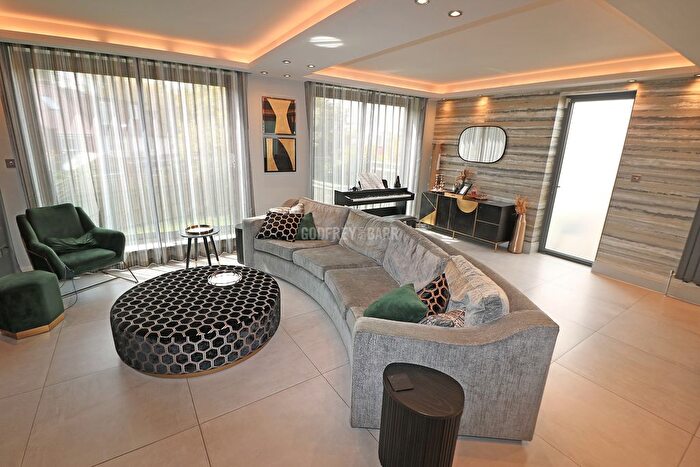5 Bedroom Detached House For Sale In The Reddings, Mill Hill, NW7