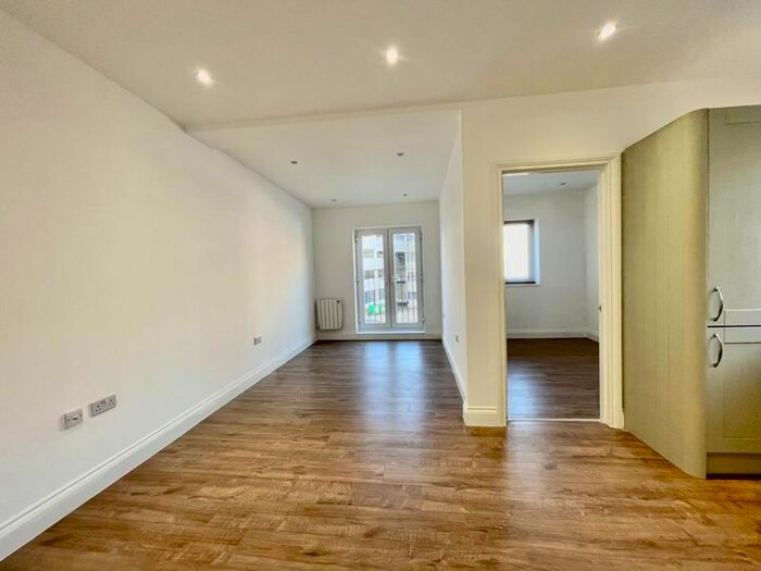 1 Bedroom Flat To Rent In Windsor Street, Uxbridge, UB8