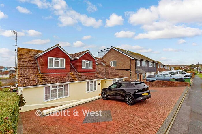 6 Bedroom Detached Bungalow For Sale In Fairlight Avenue, Telscombe Cliffs, East Sussex, BN10