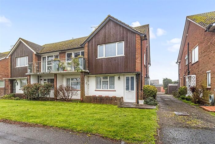 2 Bedroom Flat For Sale In Goring Road, Goring-By-Sea, Worthing, BN12