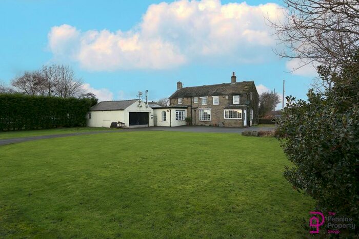 3 Bedroom Detached House For Sale In Heather Lodge, Penistone Road, High Flatts, HD8