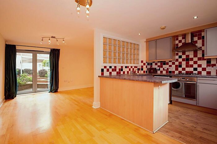 2 Bedroom Flat To Rent In Millennium View, Fitzhamon Embankment, Cardiff, CF11