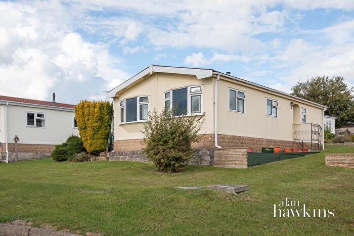 2 Bedroom Mobile/park Home For Sale In Rope Yard, Royal Wootton Bassett, SN4
