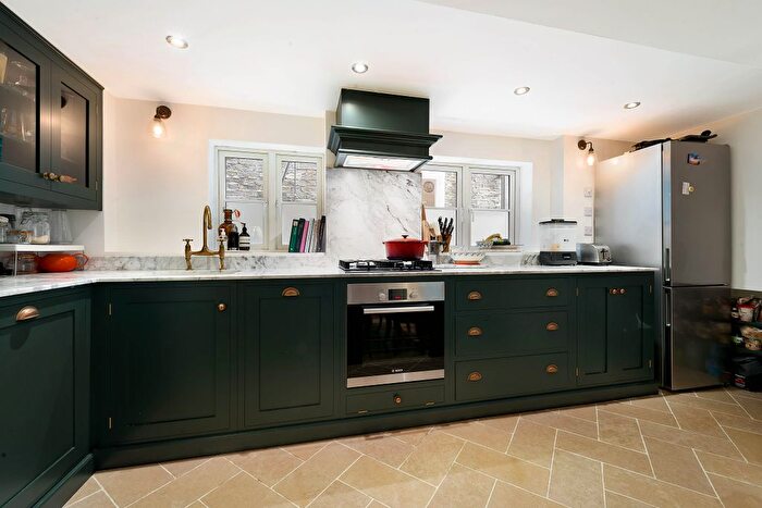 2 Bedroom Flat To Rent In Elsynge Road, London, SW18