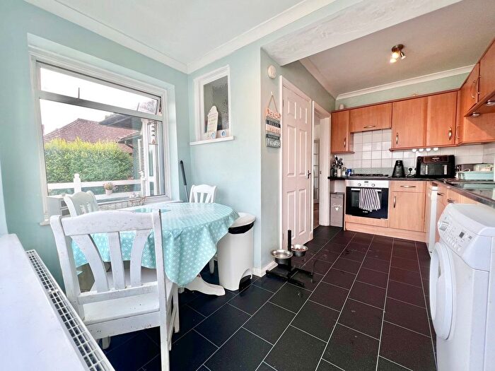 2 Bedroom Detached Bungalow For Sale In Hillcrest Avenue, Bexhill-On-Sea, TN39