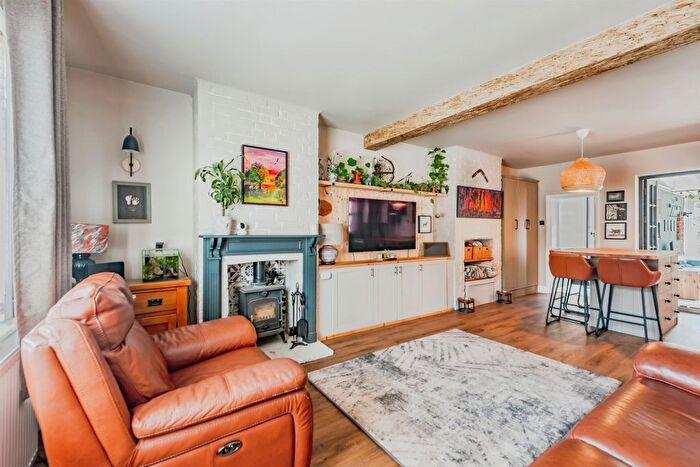 2 Bedroom Cottage For Sale In Church Lane, Copthorne, Crawley, RH10