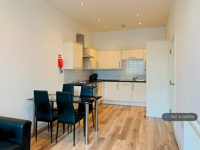 2 Bedroom Flat To Rent In Canal Road, Bradford, BD1