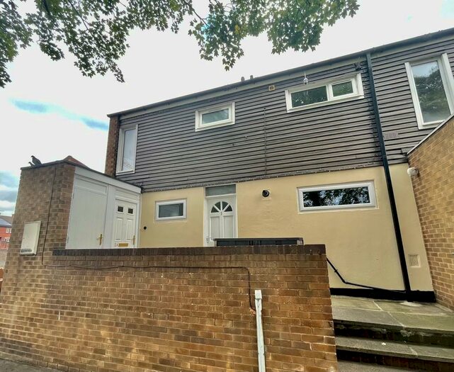 1 Bedroom Ground Flat To Rent In Auckland Close, Radford, NG7