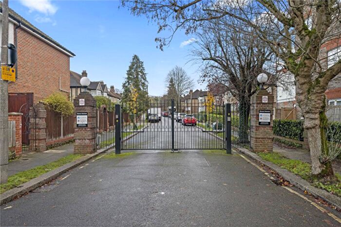 3 Bedroom Apartment For Sale In Grove Avenue, Sutton, SM1