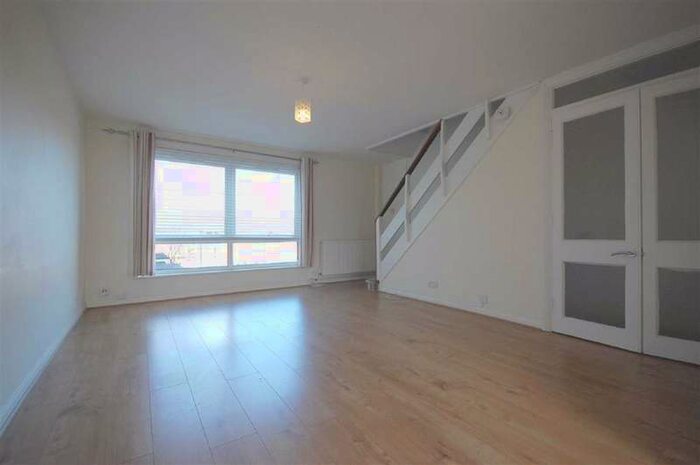 2 Bedroom Flat To Rent In Seaford Close, Ruislip, HA4