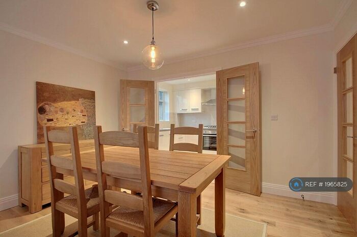 2 Bedroom Flat To Rent In South Vale, Harrow, HA1