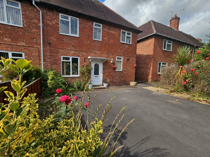 3 Bedroom Semi-Detached House To Rent In Leicester Street, CV32