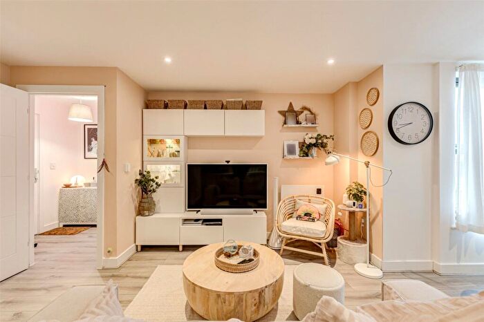 1 Bedroom Flat For Sale In Romany Road, Worthing, West Sussex, BN13