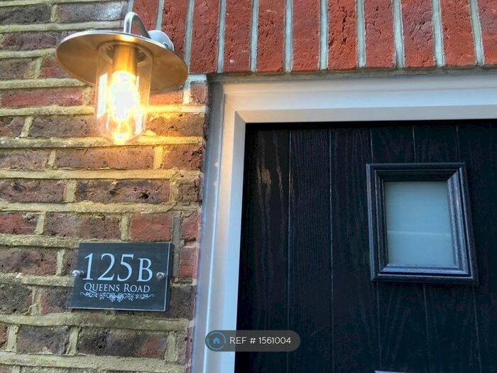 2 Bedroom Flat To Rent In Queens Rd, East Grinstead, RH19