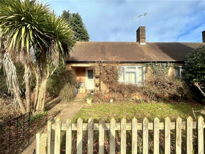 2 Bedroom Bungalow For Sale In Kingsfield, Albury, Guildford, GU5