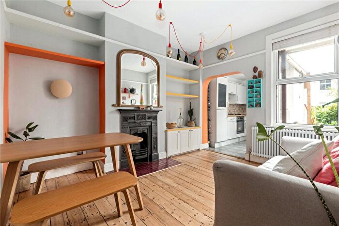 1 Bedroom Apartment For Sale In Thirsk Road, Mitcham, CR4