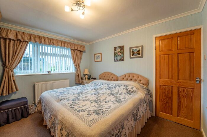 2 Bedroom Semi-Detached Bungalow For Sale In Raewood Avenue, Hawarden, CH5