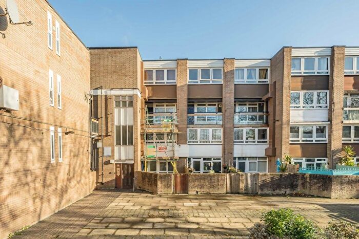 3 Bedroom Flat For Sale In Palace Road, Streatham, SW2