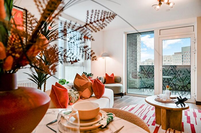 3 Bedroom Flat For Sale In Caxton Square, Alexandra Park Borders, London, N22