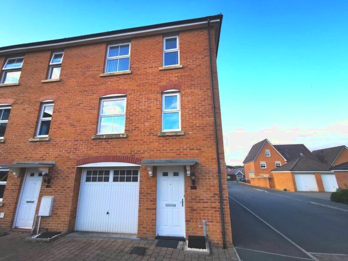 4 Bedroom Semi-Detached House To Rent In Red Kite Close, Penallta, Hengoed, CF82