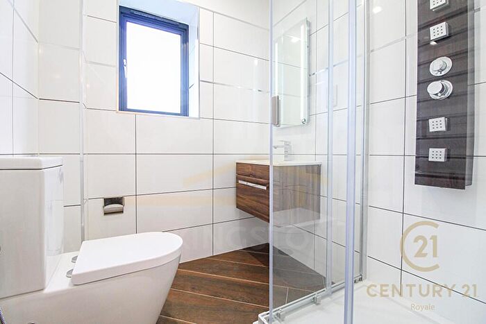 1 Bedroom Flat To Rent In Dell Road Epsom, KT17