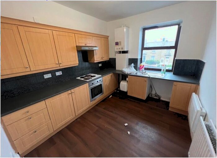 2 Bedroom Flat To Rent In Bradford Road, Huddersfield, HD1