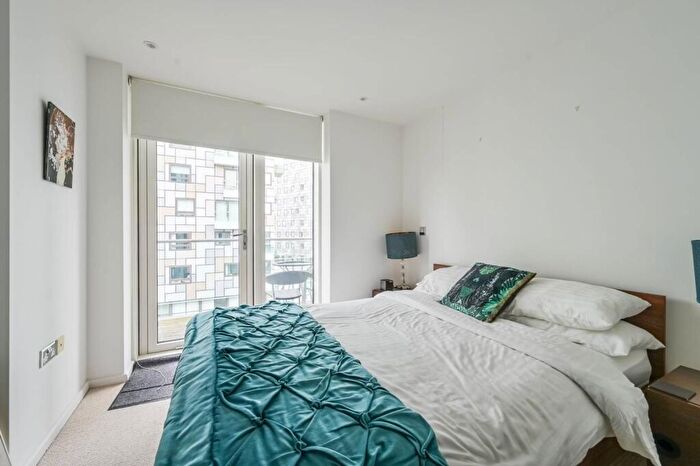 2 Bedroom Flat To Rent In Millharbour, , Canary Wharf, London, E14