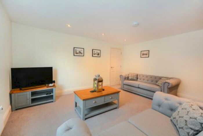 2 Bedroom Flat To Rent In Goodramgate, York YO1