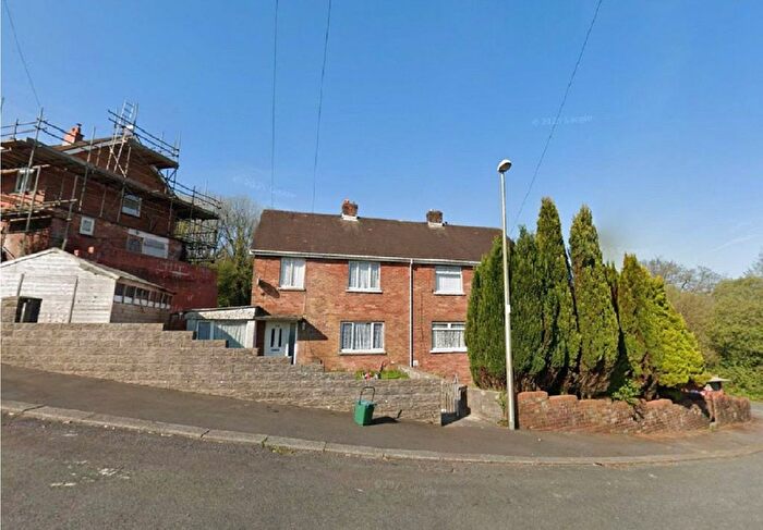 3 Bedroom Semi-Detached House For Sale In Coedyclun, Trimsaran, Kidwelly, Carmarthenshire, SA17