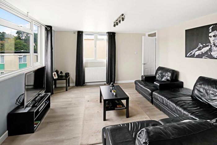 2 Bedroom Flat For Sale In Hambleden Court, Bracknell, RG12