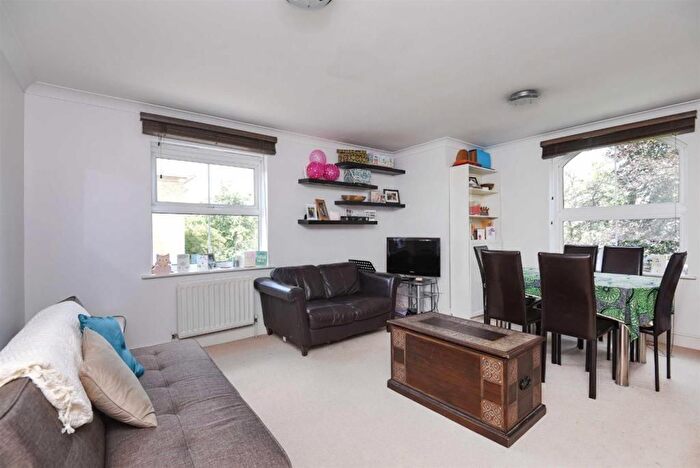 1 Bedroom Flat To Rent In Manor Lodge, Willesden Green, NW2