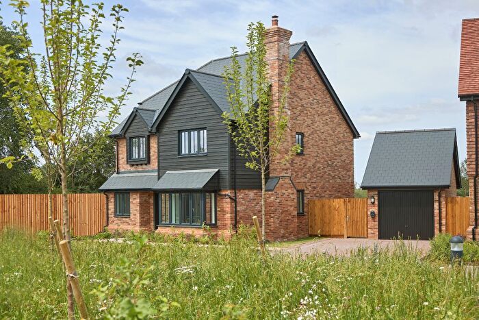 4 Bedroom Detached House For Sale In View Road, Cliffe Woods, ME8