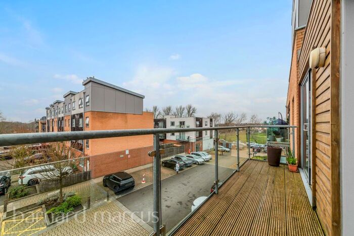 3 Bedroom Apartment To Rent In Talbot Close, Mitcham, CR4