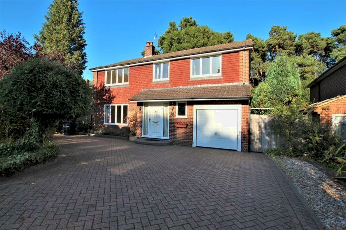 4 Bedroom Detached House To Rent In Woking, GU21