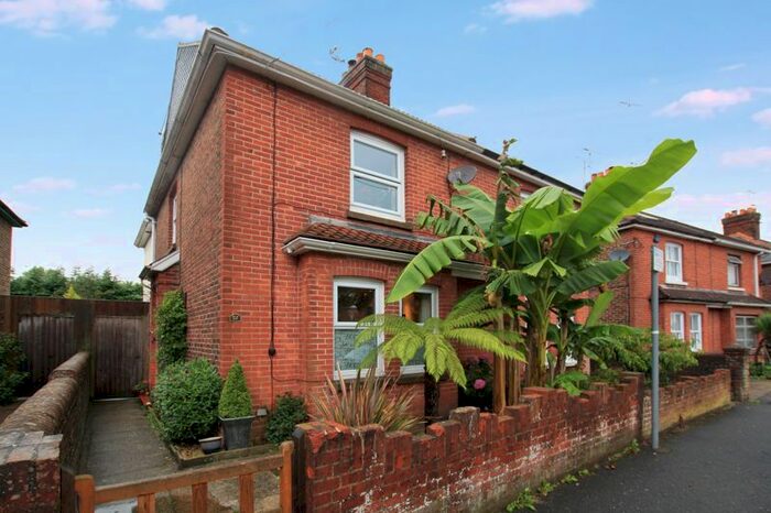 3 Bedroom Semi-Detached House To Rent In Malthouse Road, Crawley, RH10