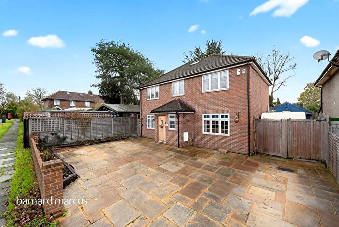 4 Bedroom Detached House For Sale In Queens Way, Hanworth Park, TW13