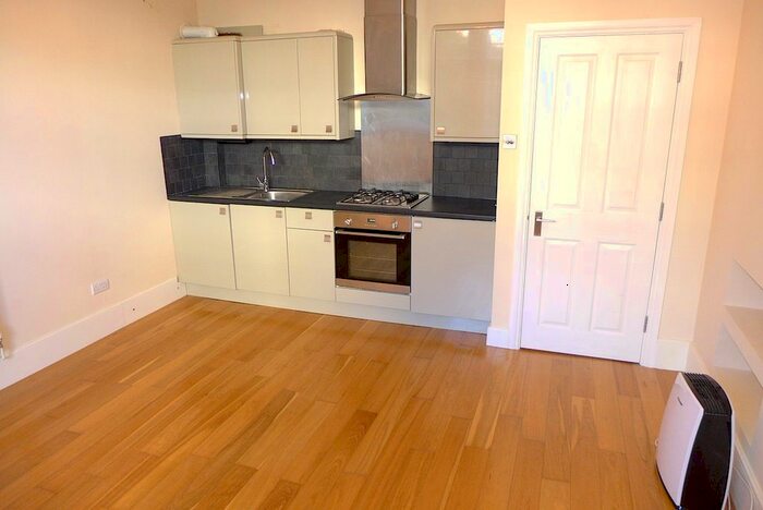 1 Bedroom Flat To Rent In Barclay Road, Croydon, CR0