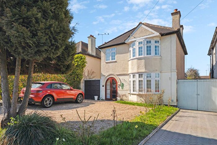 4 Bedroom Detached House For Sale In Little Bushey Lane, Bushey, WD23