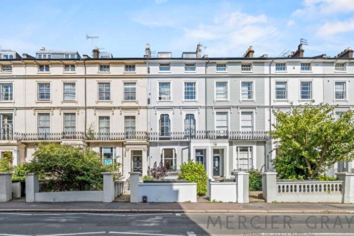 2 Bedroom Flat To Rent In College Crescent, Belsize Park, NW3