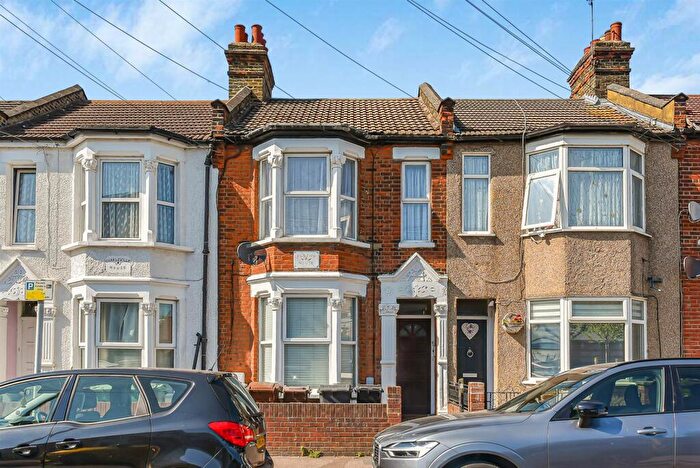 2 Bedroom Flat To Rent In Tavistock Avenue, Walthamstow, E17