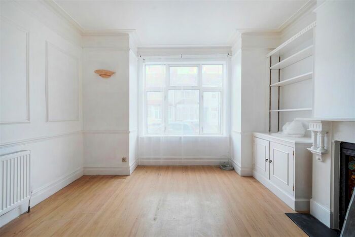 2 Bedroom Bungalow To Rent In A Langdale Road, Thornton Heath, London, CR7