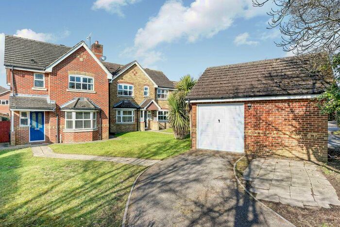 3 Bedroom Detached House To Rent In Laurel Gardens, GU11