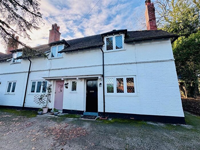 2 Bedroom Cottage To Rent In Old Warwick Road, Lapworth, Solihull, B94